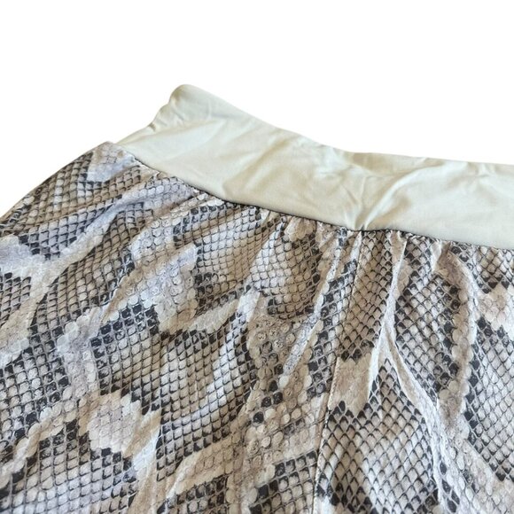 Varley Derby High Waist Shorts Alabaster Python Snakeskin Print Size Small NWT - Picture 6 of 13